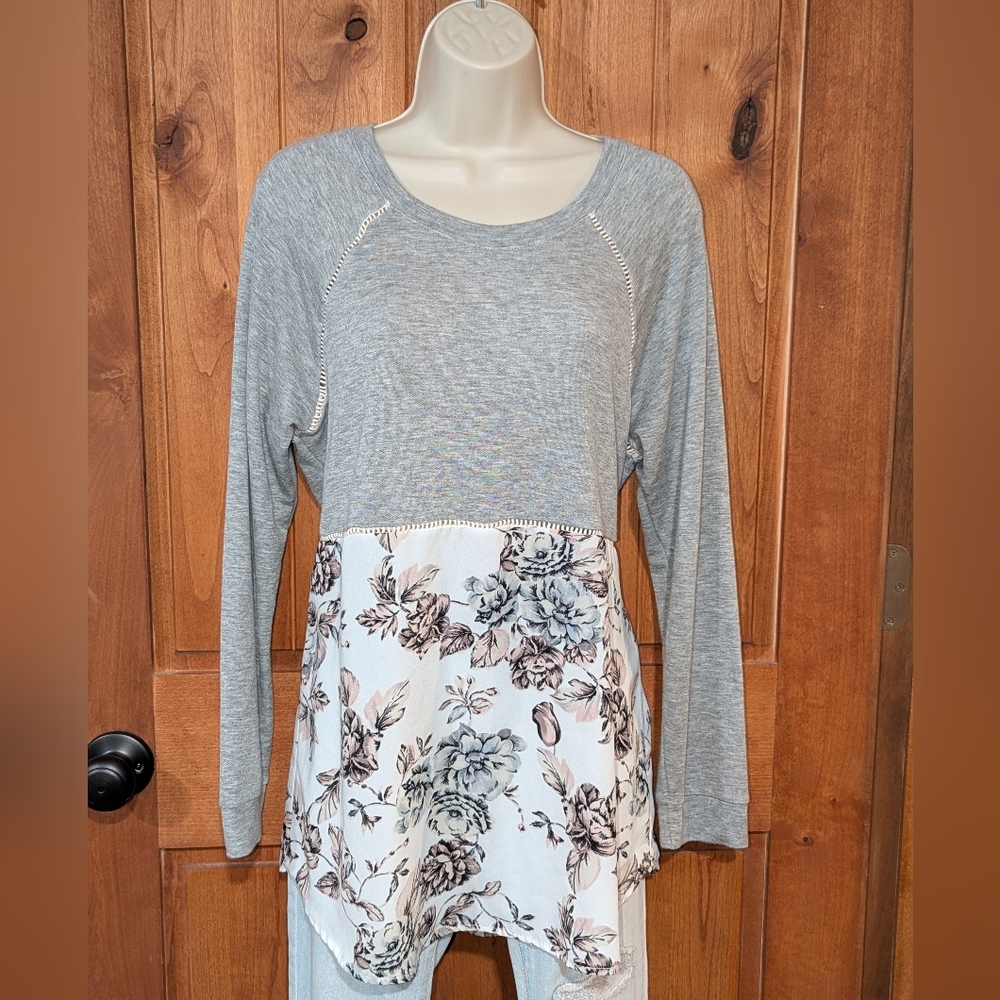 Potter's Pot Gray and Cream Floral Tunic
